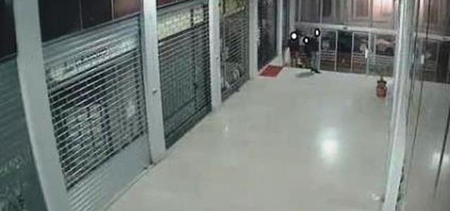 Intenti ad appiccare incendio in Galleria Mancuso, responsabili beccati dalle telecamere