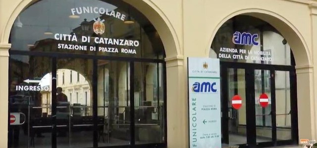 Pulizia, diserbo e rimozione dei rifiuti nel piazzale della stazione della Funicolare