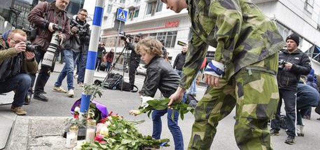 Stoccolma, l'arrestato è uzbeko. Forse bomba inesplosa nel camion