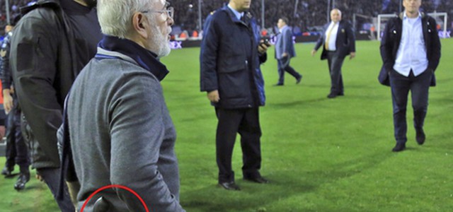 Patron del Paok con arma in campo, stop campionato greco
