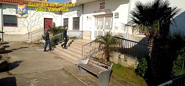 Operazione 'Spiaggia Libera', ex sindaco di Pizzo indagato per corruzione e abuso d'ufficio