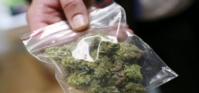 Spacciava marijuana a domicilio, arrestato 37enne nel Catanzarese
