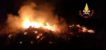 Fiamme in cantiere a Monasterace, intervengono vigili del fuoco Catanzaro