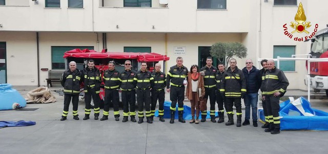 Istituto tecnico-industriale di Vibo consegna disinfettante mani ai Vigili del fuoco