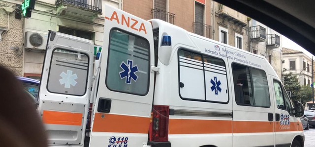 Flash: Ambulanza in farmacia del centro di Catanzaro