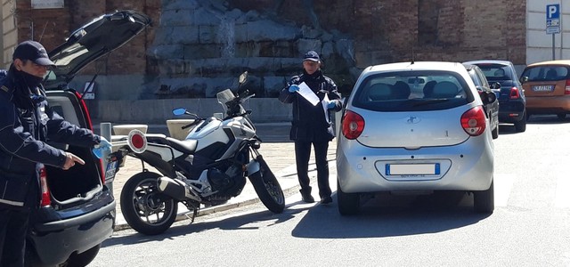 COVID-19, CONTROLLI SERRATI IN TUTTA LA CITTA’ PER LE AUTODICHIARAZIONI