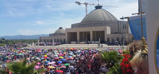 In migliaia a Paravati per la festa della Mamma ricordando Natuzza