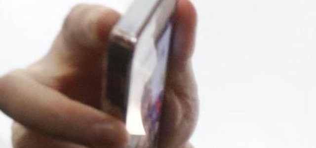 Al padre non piace un selfie, botte