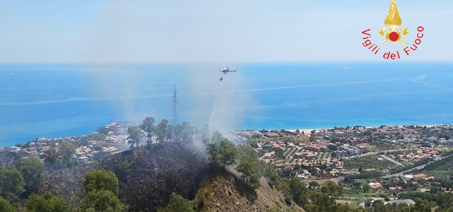 Vasto Incendio sulla montagna di Staletti. Operazioni in corso.