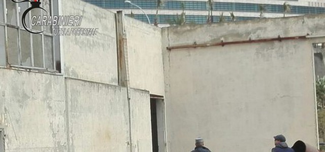 Scoperta discarica di rifiuti pericolosi a pochi metri da strutture ludiche per bimbi