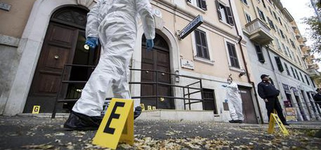 Ordigno esplode davanti ad una stazione dei Carabinieri a Roma, pm indagano per "terrorismo"