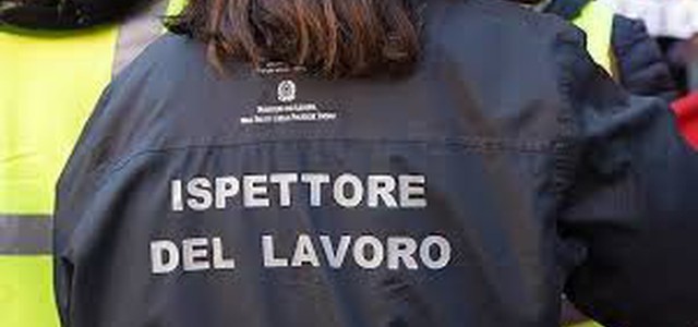 Lavorano pur percependo sussidi, segnalati all’Ispettorato del Lavoro