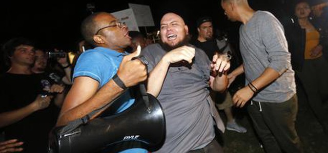 Usa: scontri a Dallas contro la rimozione delle statue dei sudisti