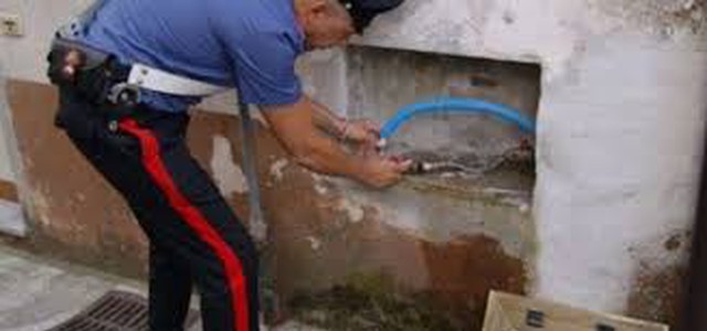 Cutro (KR) – sorpresi a rubare acqua