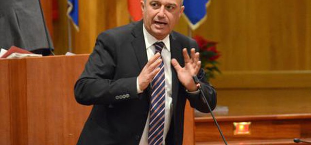 Chiesto rinvio a giudizio ex assessore regionale Salerno