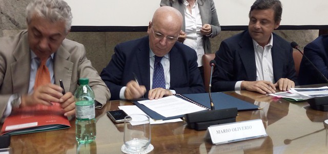 Firmato da Oliverio ed il Ministro Calenda l’accordo per i contratti di sviluppo 