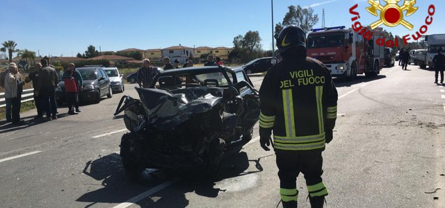 INCIDENTE STRADALE SS 106 JONICA, TRE FERITI (FOTO)