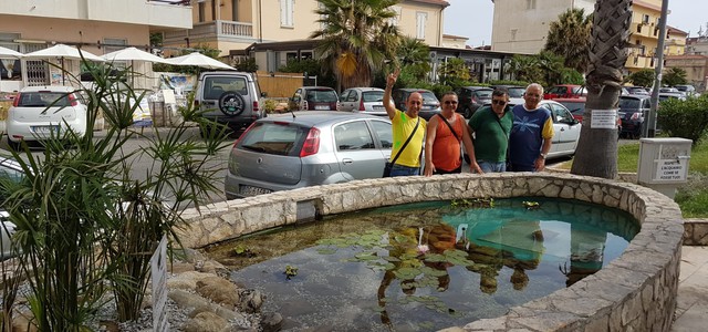 Cittadini ripristinano la vasca con fontana sul lungomare
