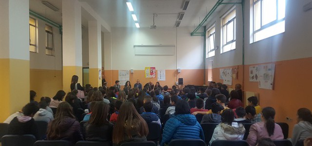 La polizia postale incontra gli alunni della scuola “G. Bianco” di Sersale e Zagarise