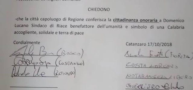 Consiglieri comunali opposizione chiedono cittadinanza onoraria per Mimmo Lucano