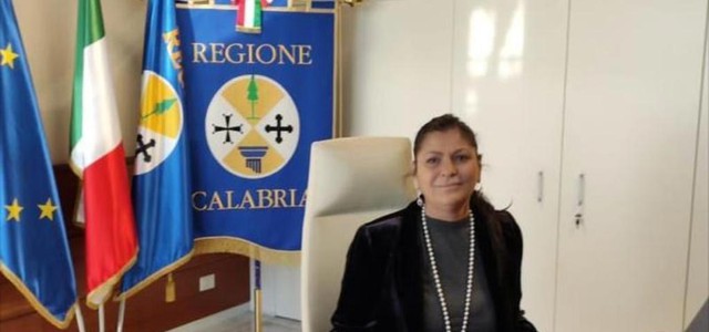 Circola su whatsapp un'ordinanza modificata, Santelli: "Non è vero che ho chiuso i negozi"