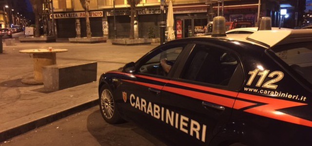 Uomo ucciso, corpo in un sacco in tombino