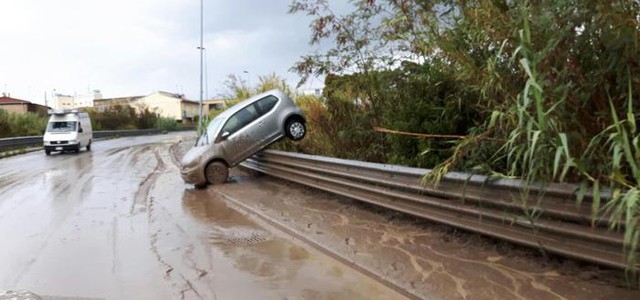 Maltempo, a Livorno sei morti e due dispersi. Distrutta famiglia, anche un bambino