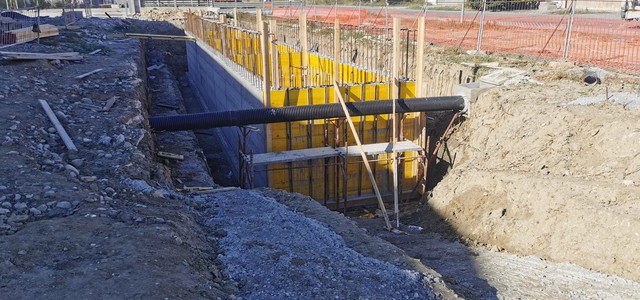 Sequestro manufatto abusivo a Crotone