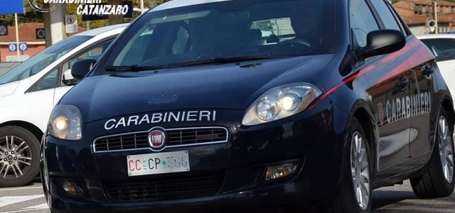Aggredisce infermiera a bordo dell'ambulanza e personale al Pronto Soccorso, arrestato