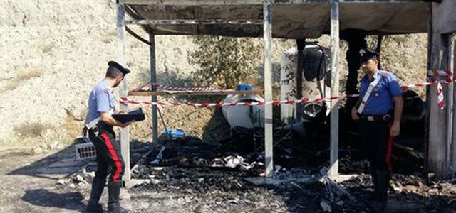 Chiede anticipo ma non gli viene concesso, 19enne incendia ristorante in cui lavora