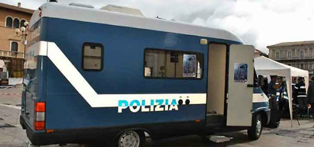 "Questo non è amore" un Camper della Polizia contro la violenza di genere in Calabria