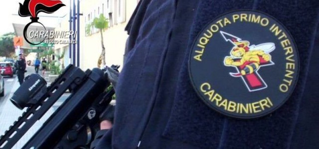 Fiamme in un'abitazione, salvi una coppia e due minorenni