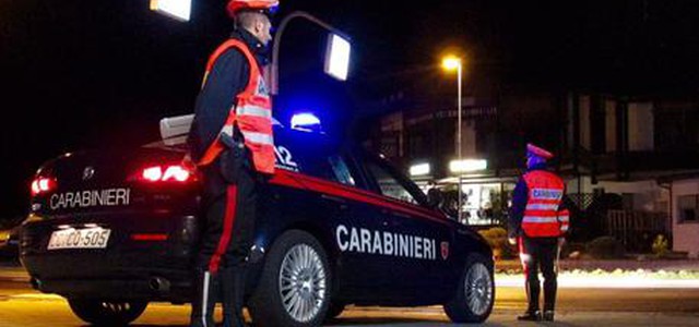 Fa prostituire figlia 12enne per 5 euro