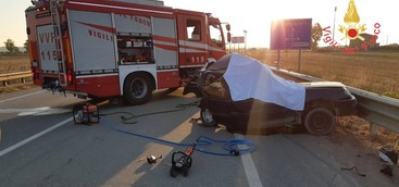 Scontro tra due auto sulla S.S. 106 nel Catanzarese: morto un uomo, due feriti