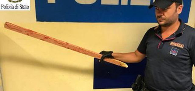 Maltratta figlio epilettico, allontanato