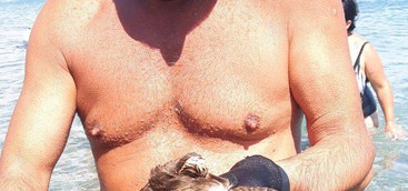Poiana ferita finisce in mare a Lido, bagnanti la soccorrono e la consegnano al Wwf
