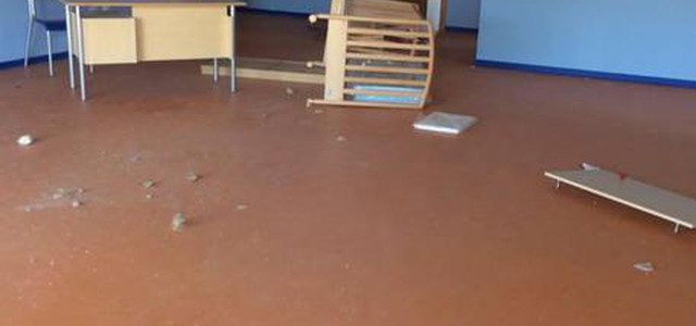 Vandali danneggiano asilo a Crotone