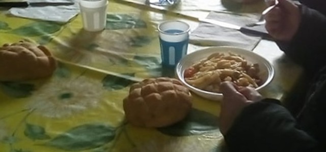 “Universo Minori” regala un pasto caldo alla mensa dei poveri 