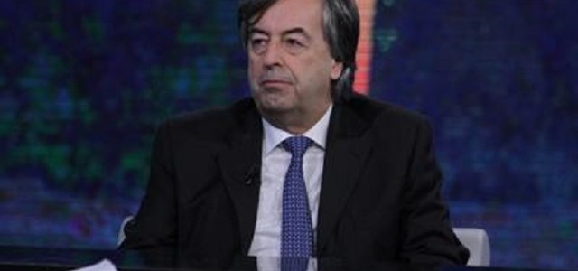 Coronavirus, Burioni: "Da cartone a plastica ecco quanto resiste sugli oggetti"