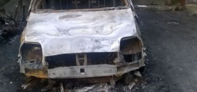 Auto e scooter incendiati a Cassano