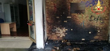 Incendio doloso in una scuola di Soverato