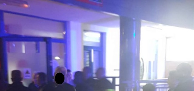 Stanco di aspettare al Pronto soccorso semina il panico con un estintore