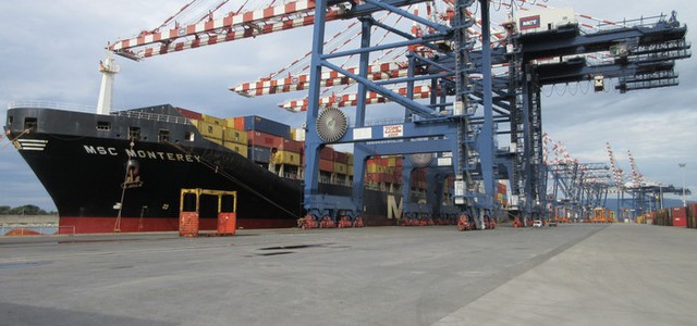 Presto al porto di Gioia Tauro le portacontainer potranno attraccare anche di notte