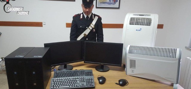 Trovato bottino di furti in casa, arrestato 23enne