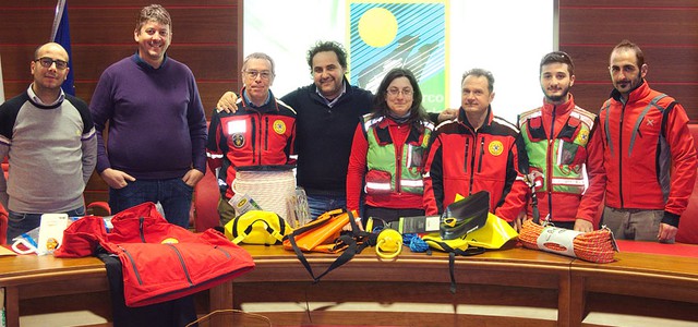 “Progetto Montagna Sicura”: il Parco della Sila consegna il materiale al Soccorso Alpino