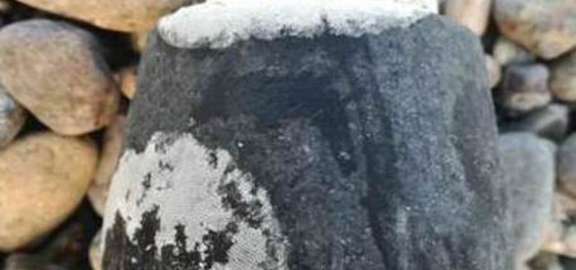 Ordigno bellico affiorato su spiaggia