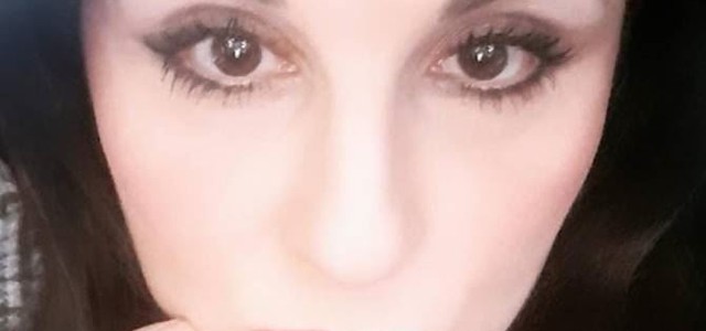 Bruciata dall'ex marito, i medici: bene il primo intervento al volto, presto potrà rivedere i figli