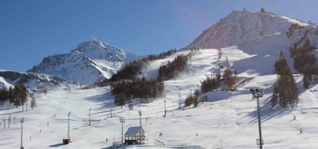 Sciatore sbatte su barriera, morto
