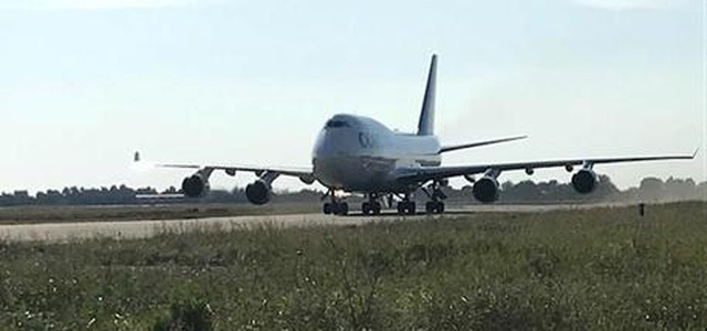 Boeing a Lamezia, è il più grande aereo mai atterrato nello scalo