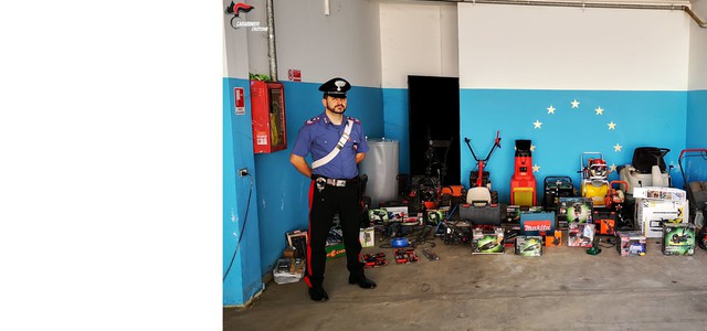 Sorpresi con materiale rubato, 4 persone denunciate